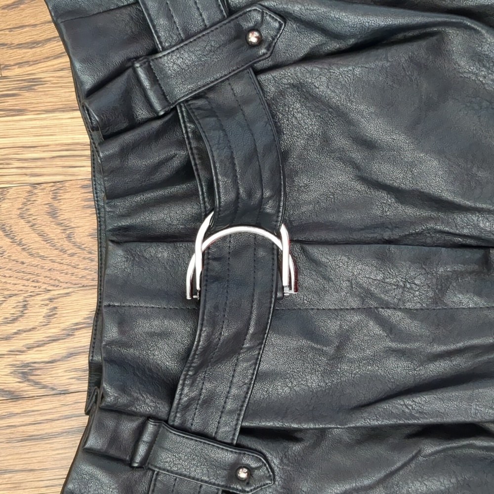 Q2 Collection Vinyl Shorts - Picture 3 of 8